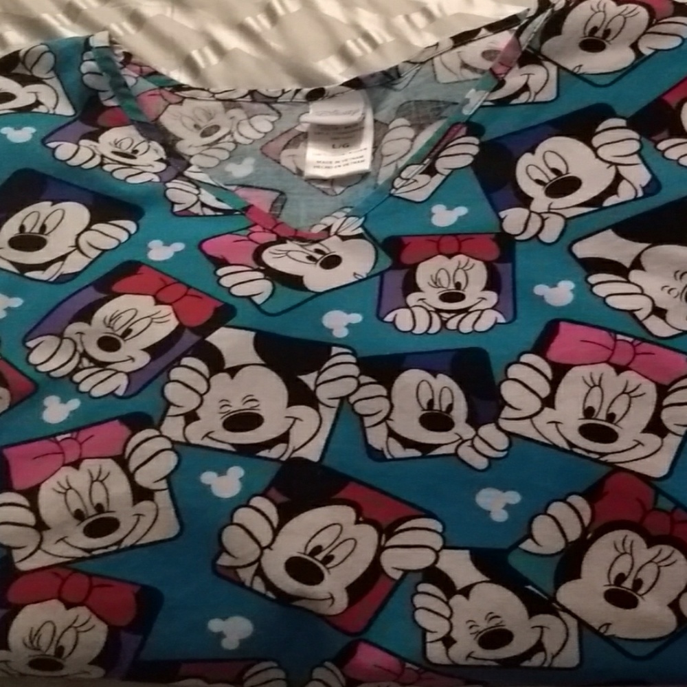 Scrub shirt